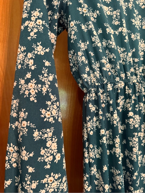 Dresses & Skirts - Women’s Teal Floral Long-Sleeve Dress